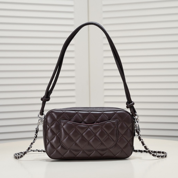 シャネルバッグ側面デザイン